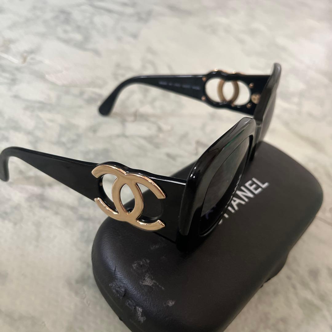 【太古みょう】CHANEL ブラック サングラス CCロゴ付き