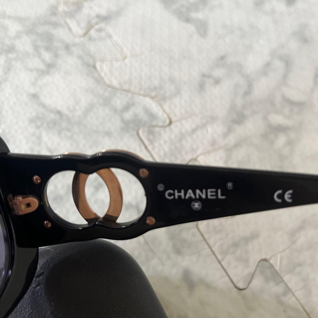 【太古みょう】CHANEL ブラック サングラス CCロゴ付き