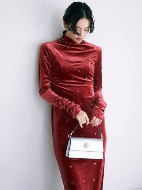 【完売品】エンブロイダリーフラワーワンピース リリーブラウン