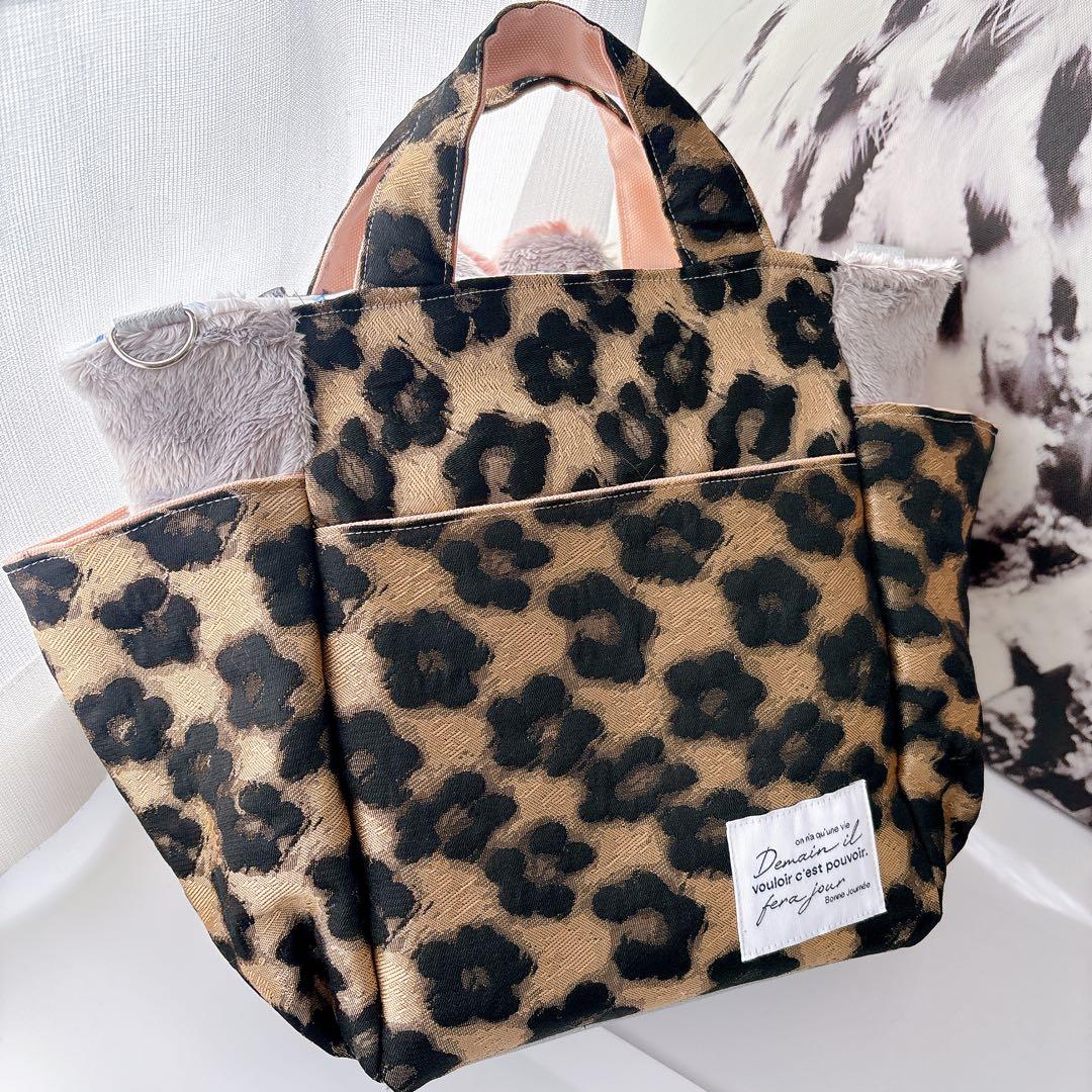 m*e様 コヤンイサムチョン　バック　艶感ブラウン　花柄　　トートバッグ