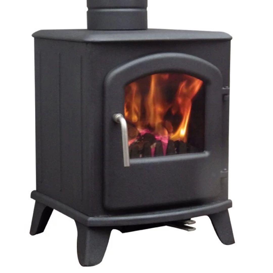 激安　新品鋳鉄薪ストーブ 屋外吸気可能 室内空気を消費しにくい設計 耐熱ガラス