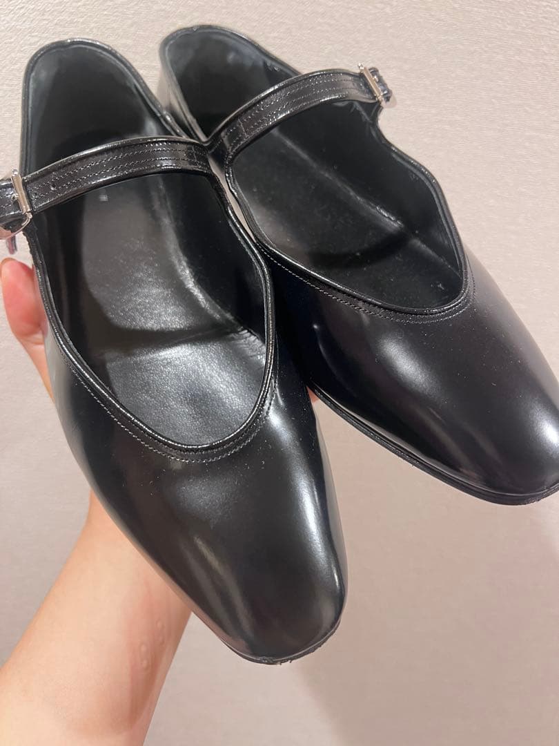 THE ROW ストラップ付きブラックバレエシューズ