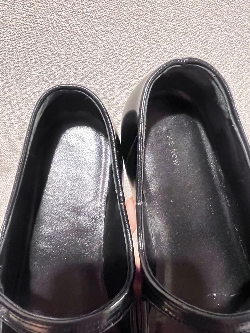 THE ROW ストラップ付きブラックバレエシューズ