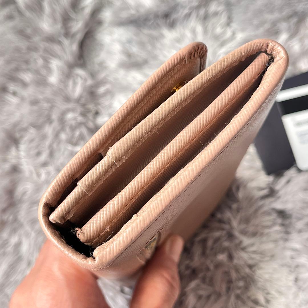 良品✨PRADA フィオッコ　メタルロゴ　サフィアーノ　長財布　ベージュ