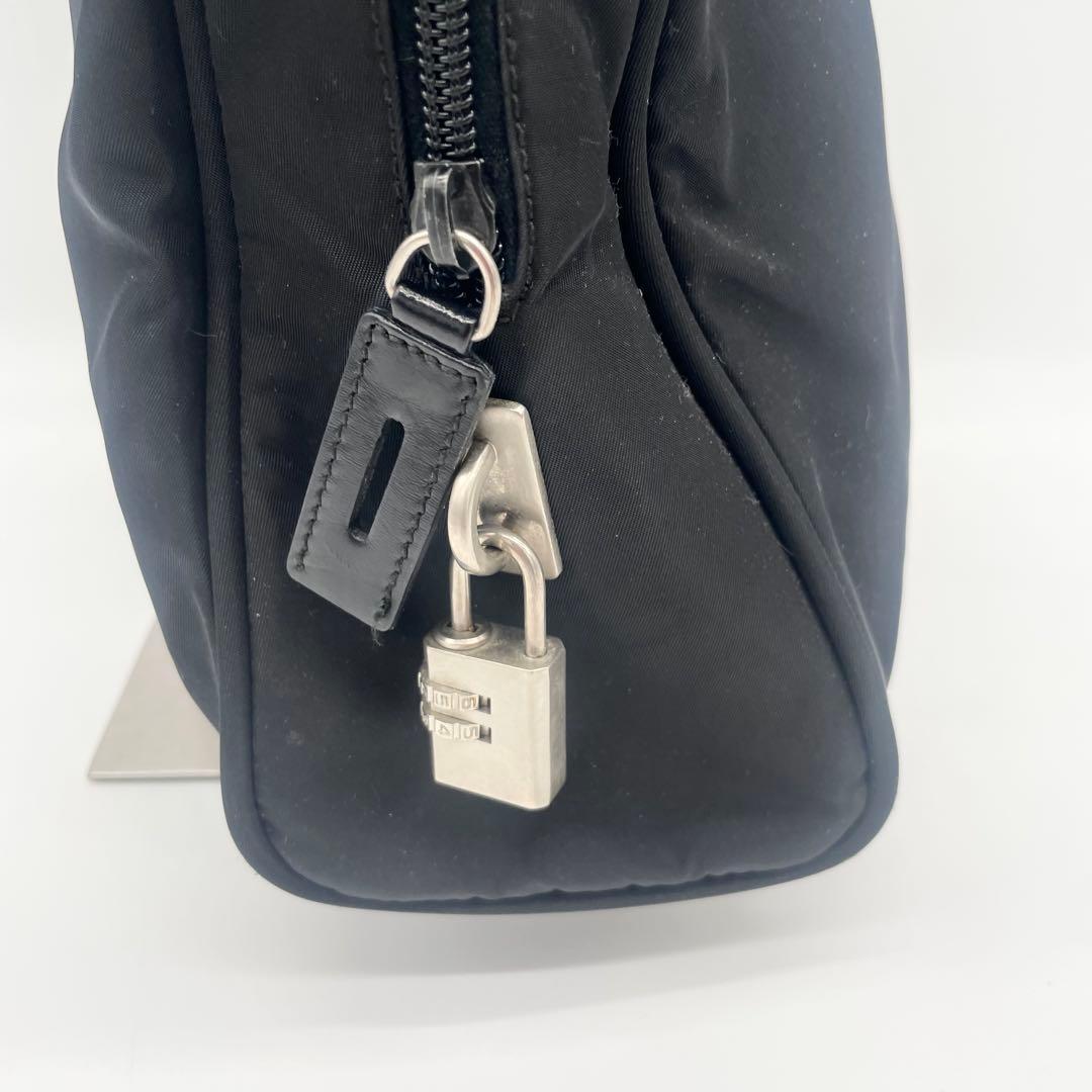 PRADA トートバッグ　ナイロン　肩掛け　ショルダー　ブラック　南京錠付き
