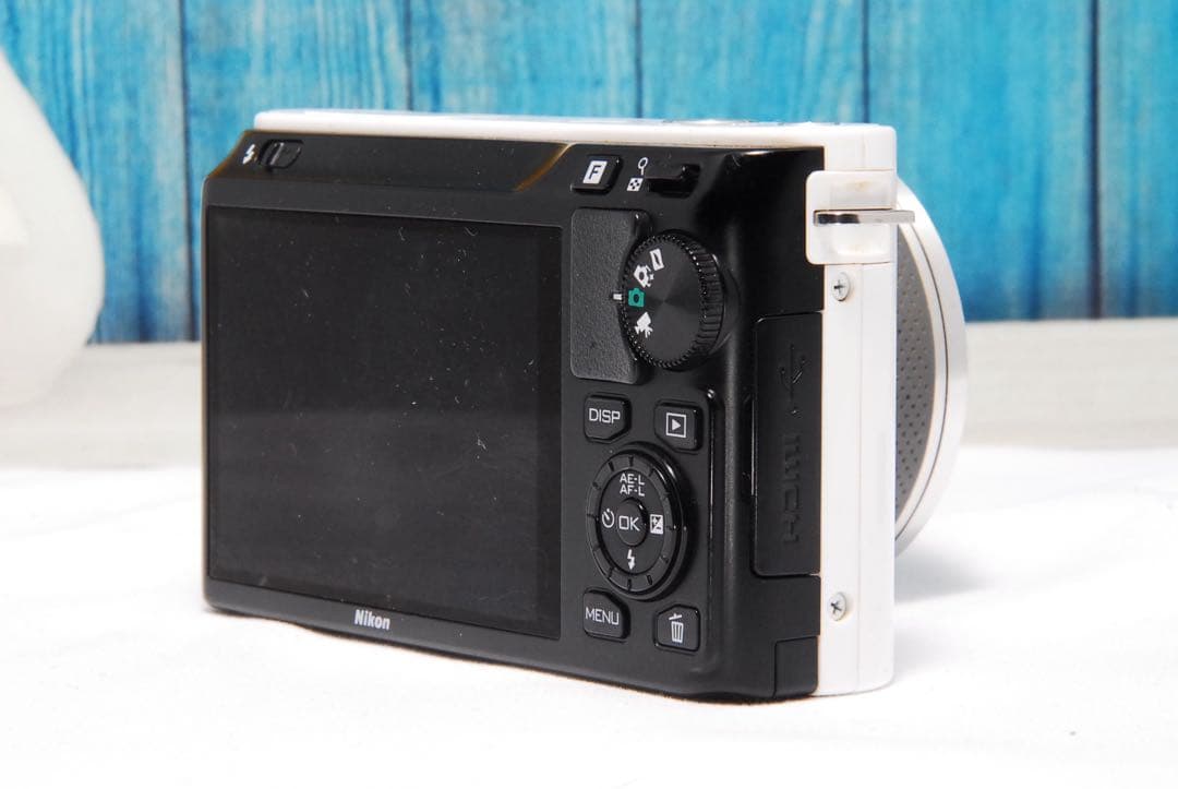 ミラーレス ニコン1 J1 ホワイト 10-30mmレンズ付き Nikon