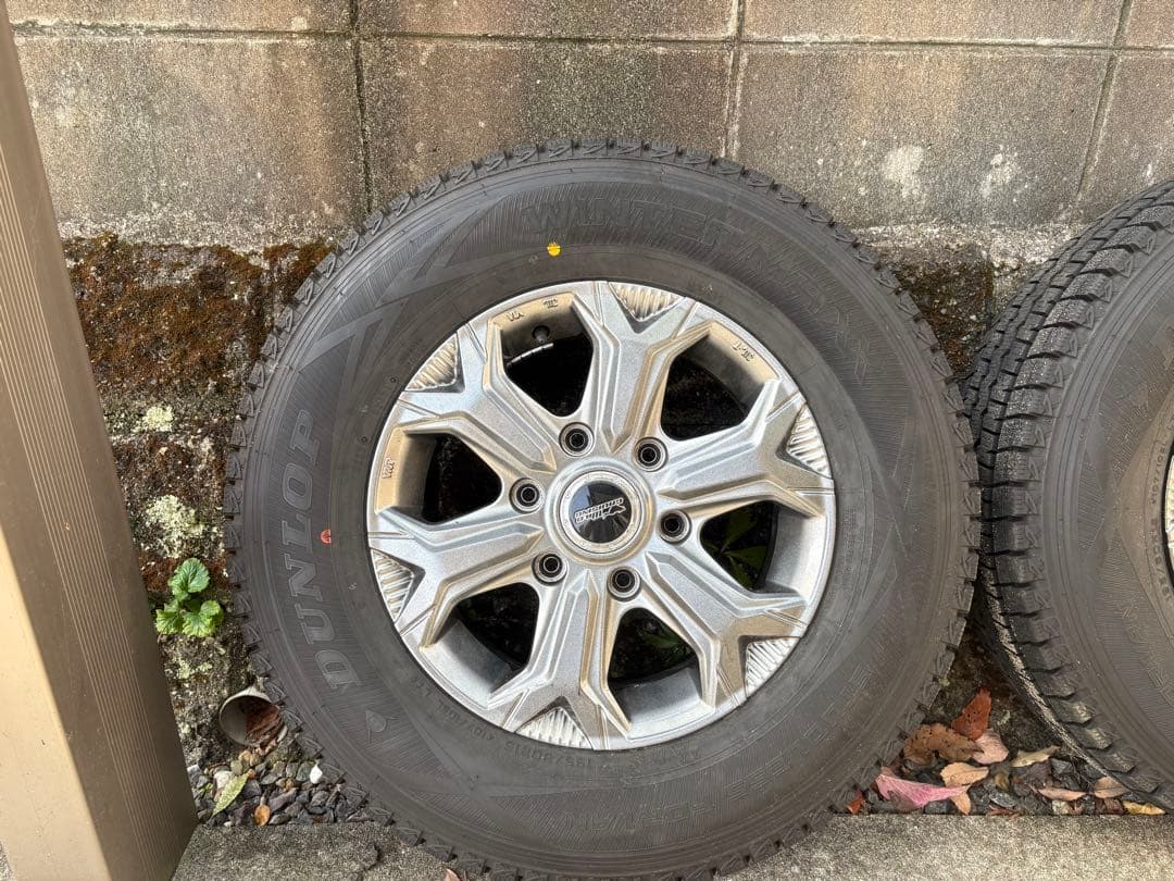 ￼ハイエースキャンパー冬タイヤアルミホイール付き