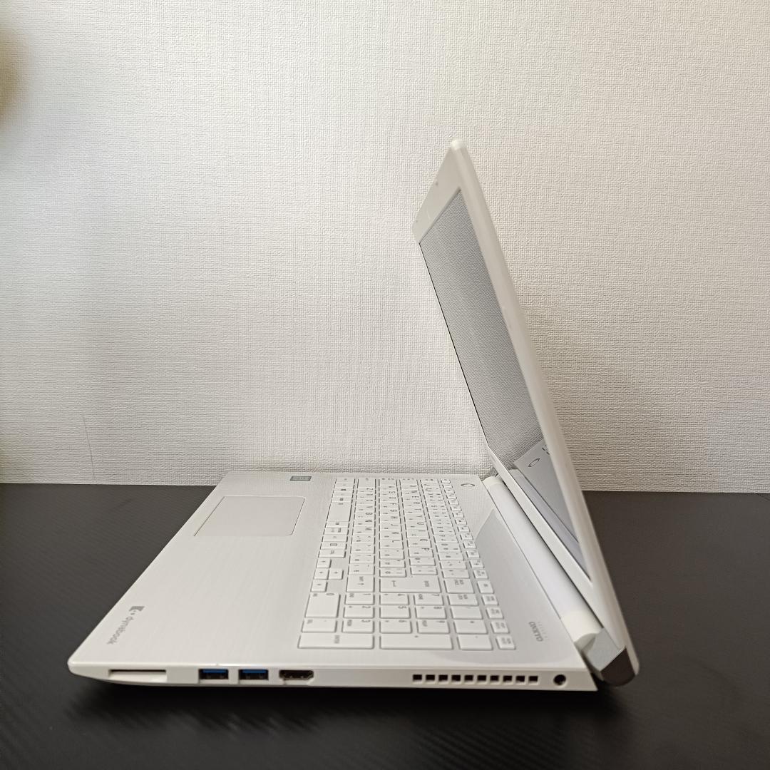 ノートPC Windows11 Core i7 SSD メモリ16GB 東芝 白