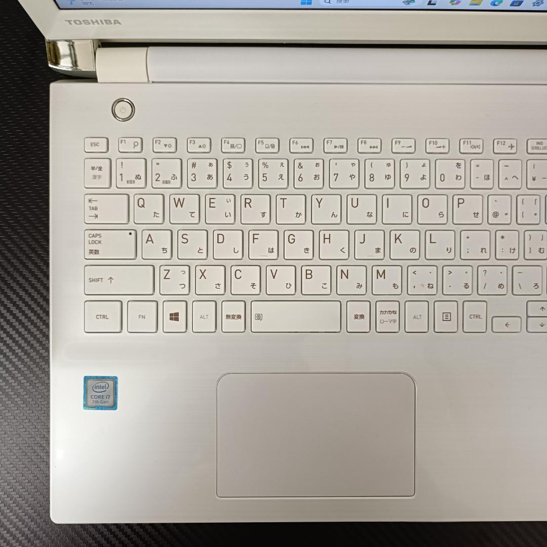 ノートPC Windows11 Core i7 SSD メモリ16GB 東芝 白