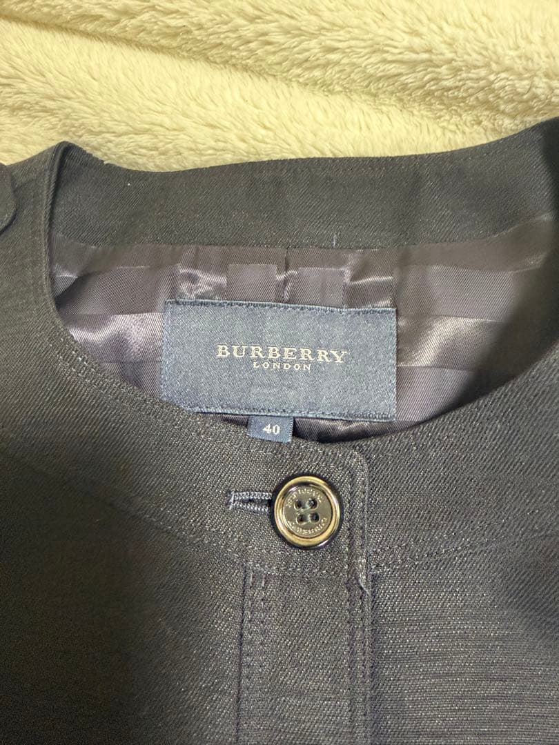 美品　バーバリーロンドン　ノーカラージャケット　シルク混　ロゴボタン　Ｌ