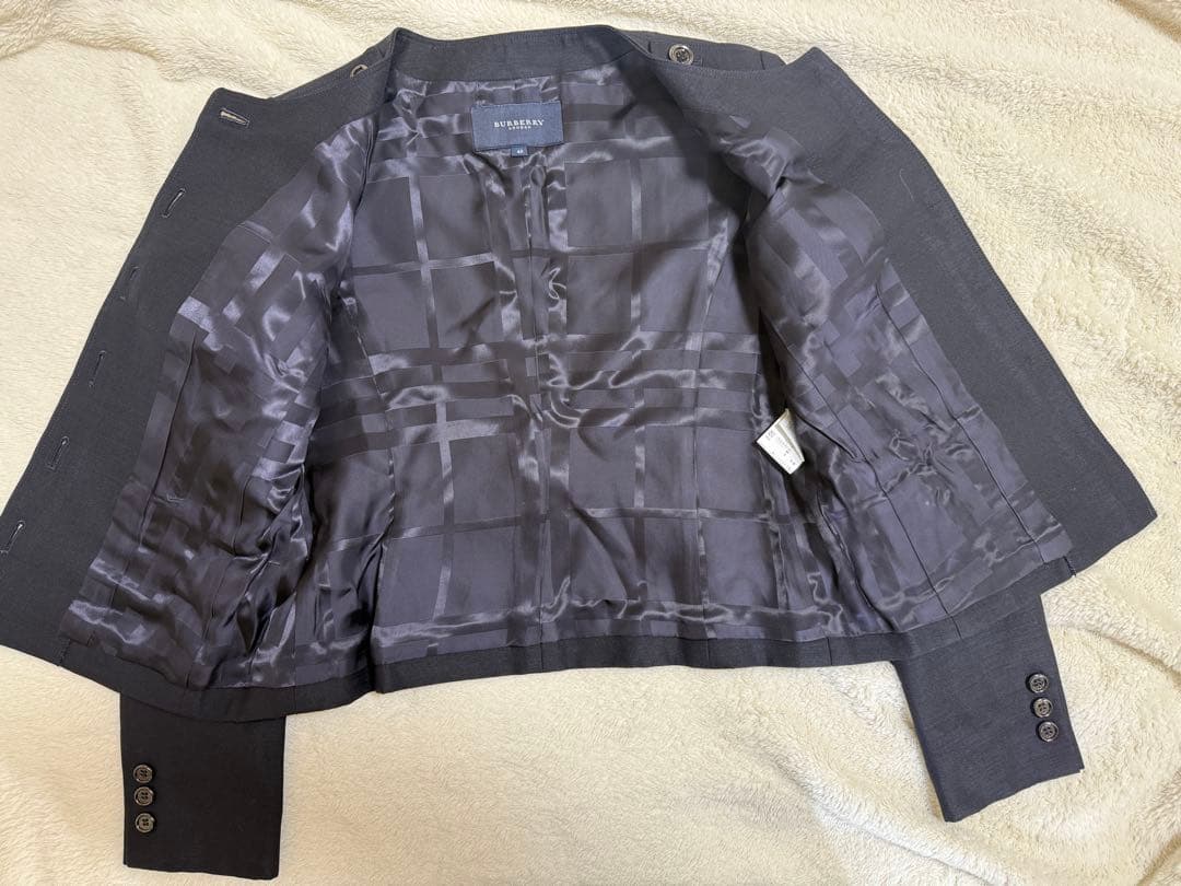 美品　バーバリーロンドン　ノーカラージャケット　シルク混　ロゴボタン　Ｌ