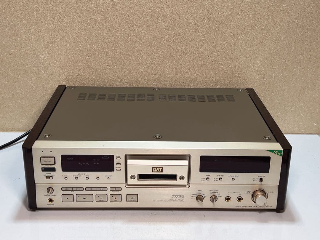 Sony DTC-2000ES デジタル オーディオ テープ (DAT) デッキ