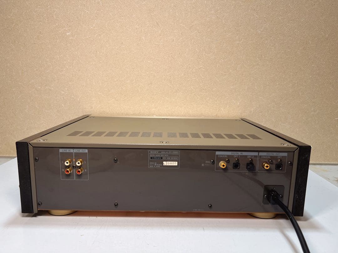 Sony DTC-2000ES デジタル オーディオ テープ (DAT) デッキ