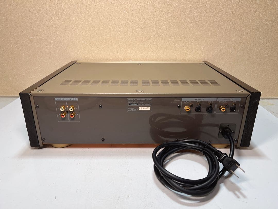 Sony DTC-2000ES デジタル オーディオ テープ (DAT) デッキ