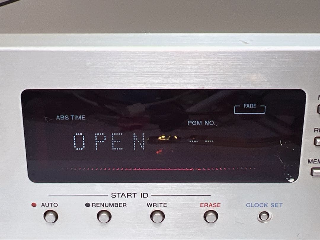 Sony DTC-2000ES デジタル オーディオ テープ (DAT) デッキ