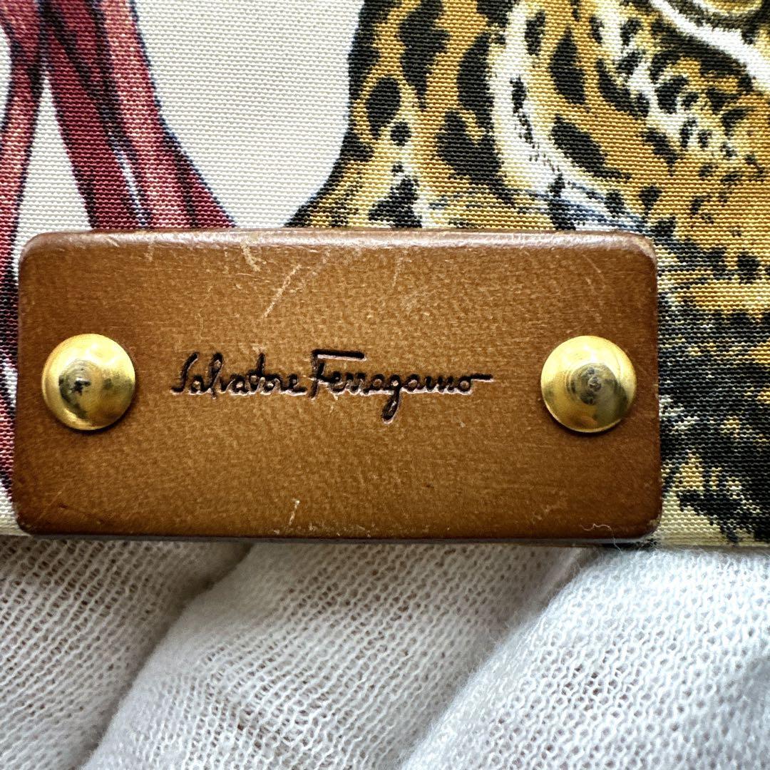 希少・激レア サルヴァトーレ フェラガモ アニマル 花柄スカーフプリント 長財布