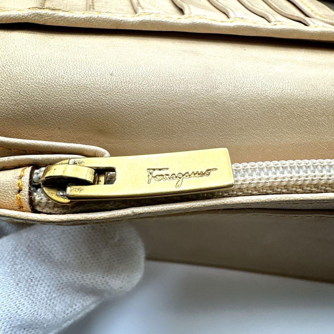 希少・激レア サルヴァトーレ フェラガモ アニマル 花柄スカーフプリント 長財布