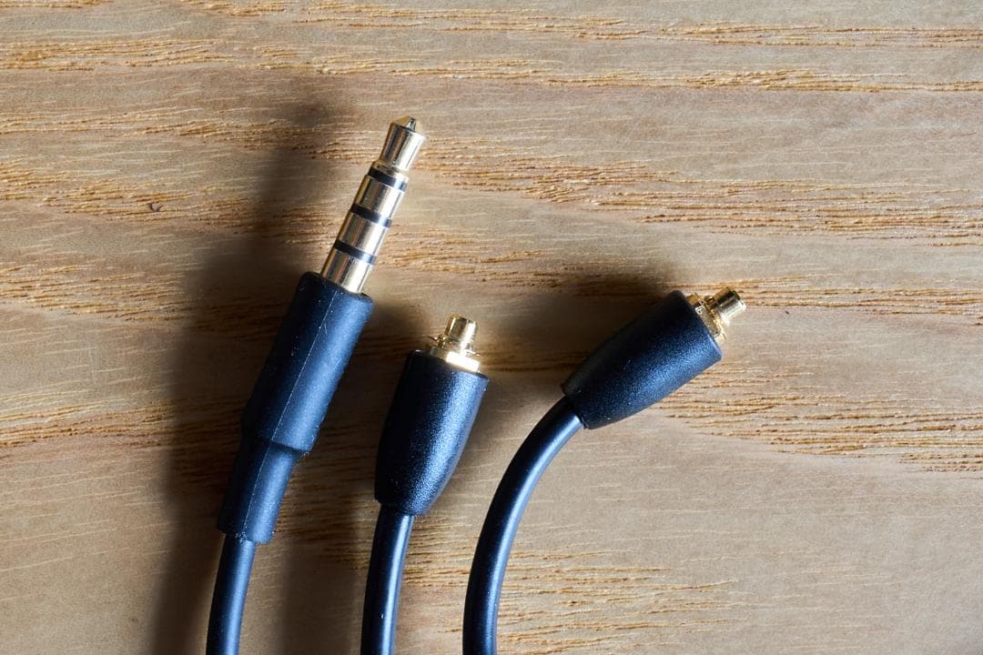 SHURE イヤホン Aonic4