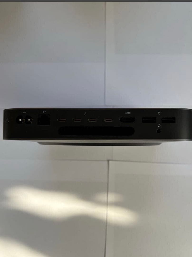 美品Apple Mac mini （Core i3 / 8GB / 128GB）