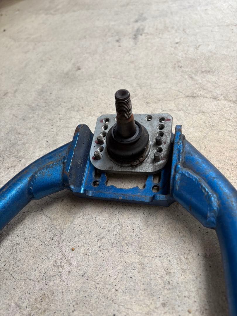 B*6様 Z33 クスコ　アッパーアーム