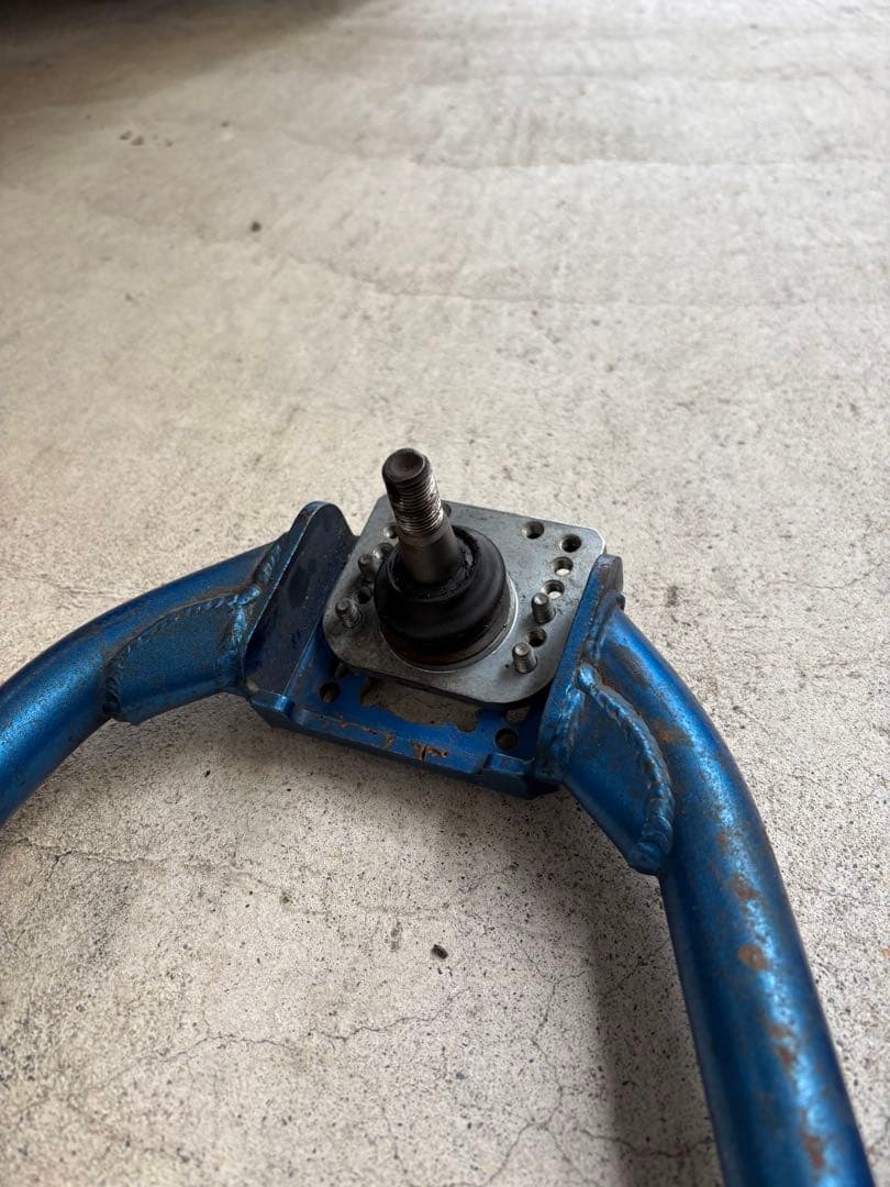 B*6様 Z33 クスコ　アッパーアーム