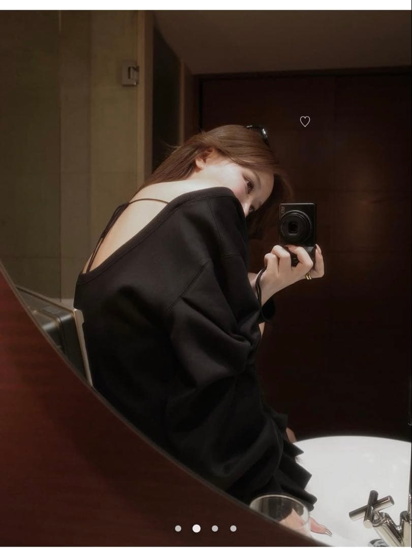 THE TOÉ ／Opern Off-shoulder Sweat スウェット