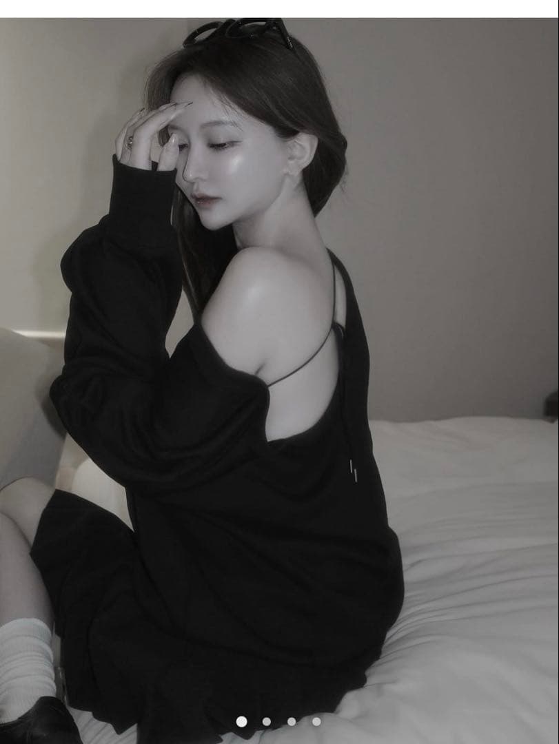 THE TOÉ ／Opern Off-shoulder Sweat スウェット