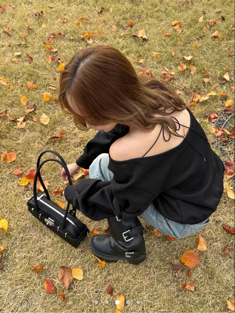 THE TOÉ ／Opern Off-shoulder Sweat スウェット