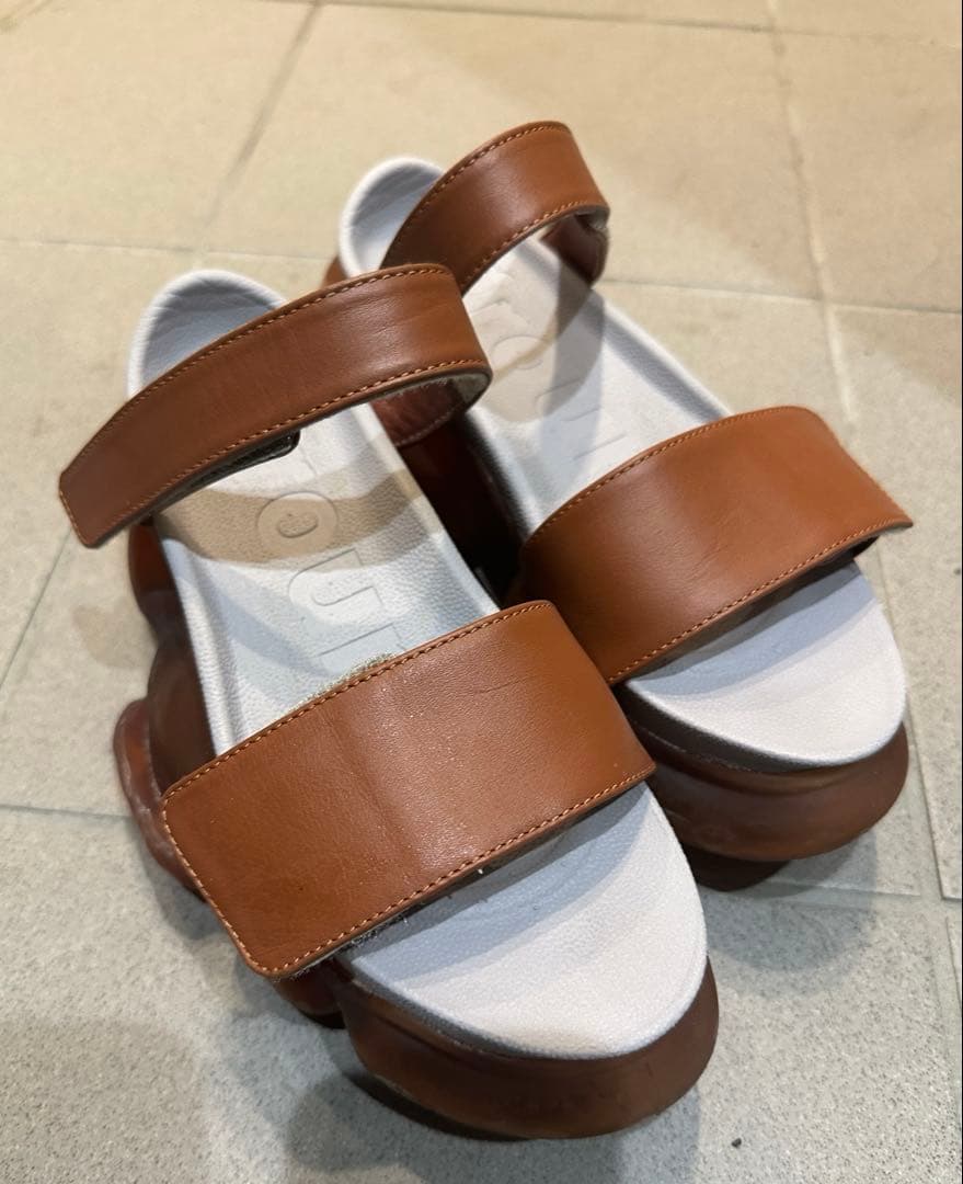 グラウンズ　サンダル