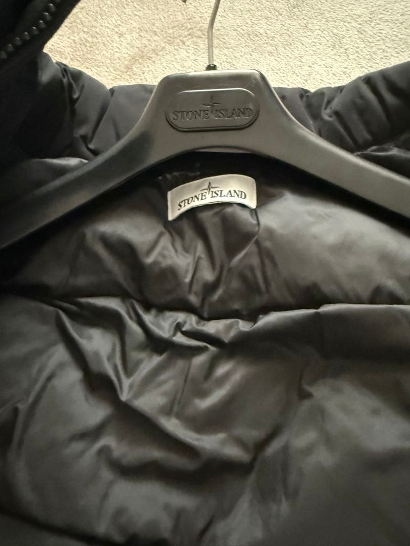 ストーンアイランドStone  ブラック ダウンジャケット　Lサイズ