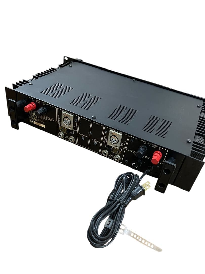 ステレオ パワーアンプ YAMAHA P2050 PROFESSIONAL