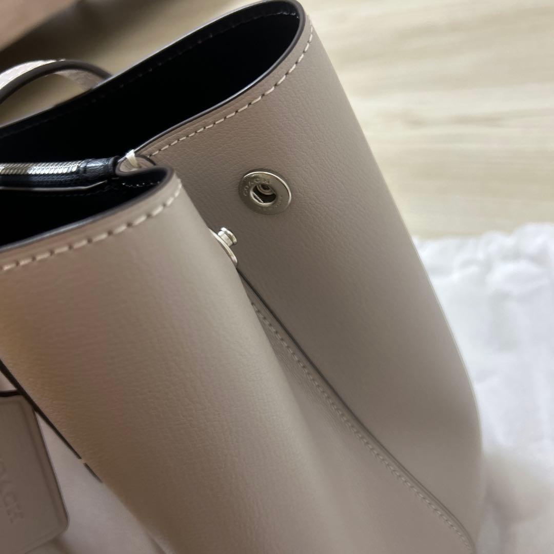 新品 COACH グレージュ ハンドバッグ