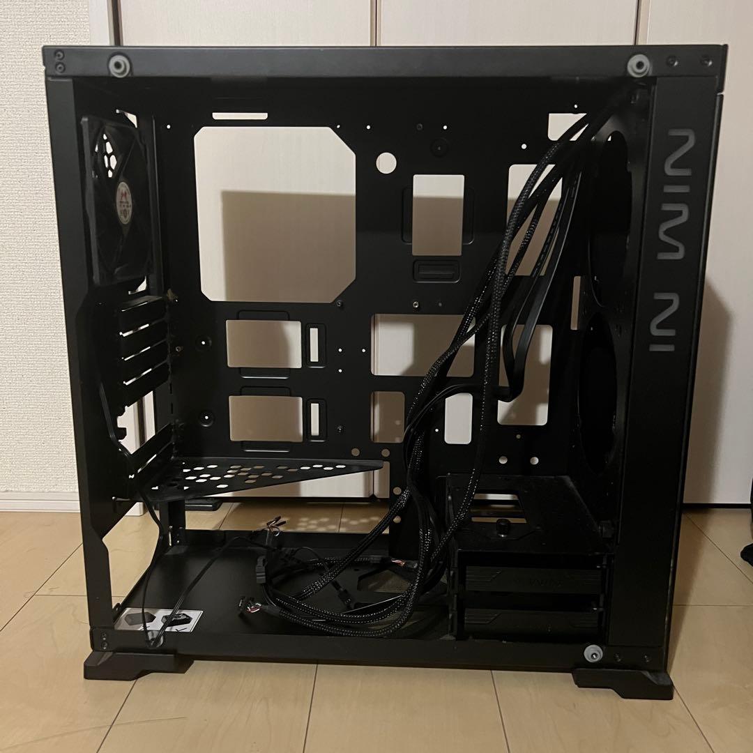 IN WIN ミドルタワー　ブラックガラスPCケース