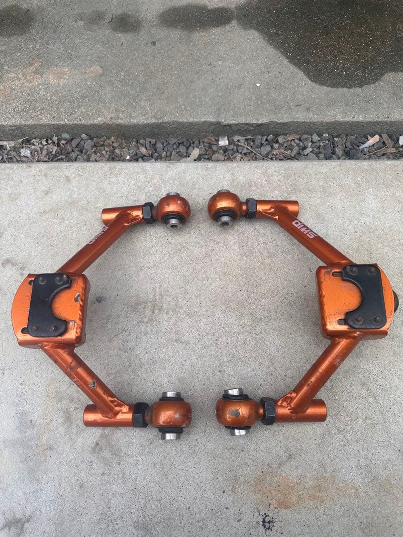 SKID RACING 16アリスト用　調整式フロントアッパーアーム