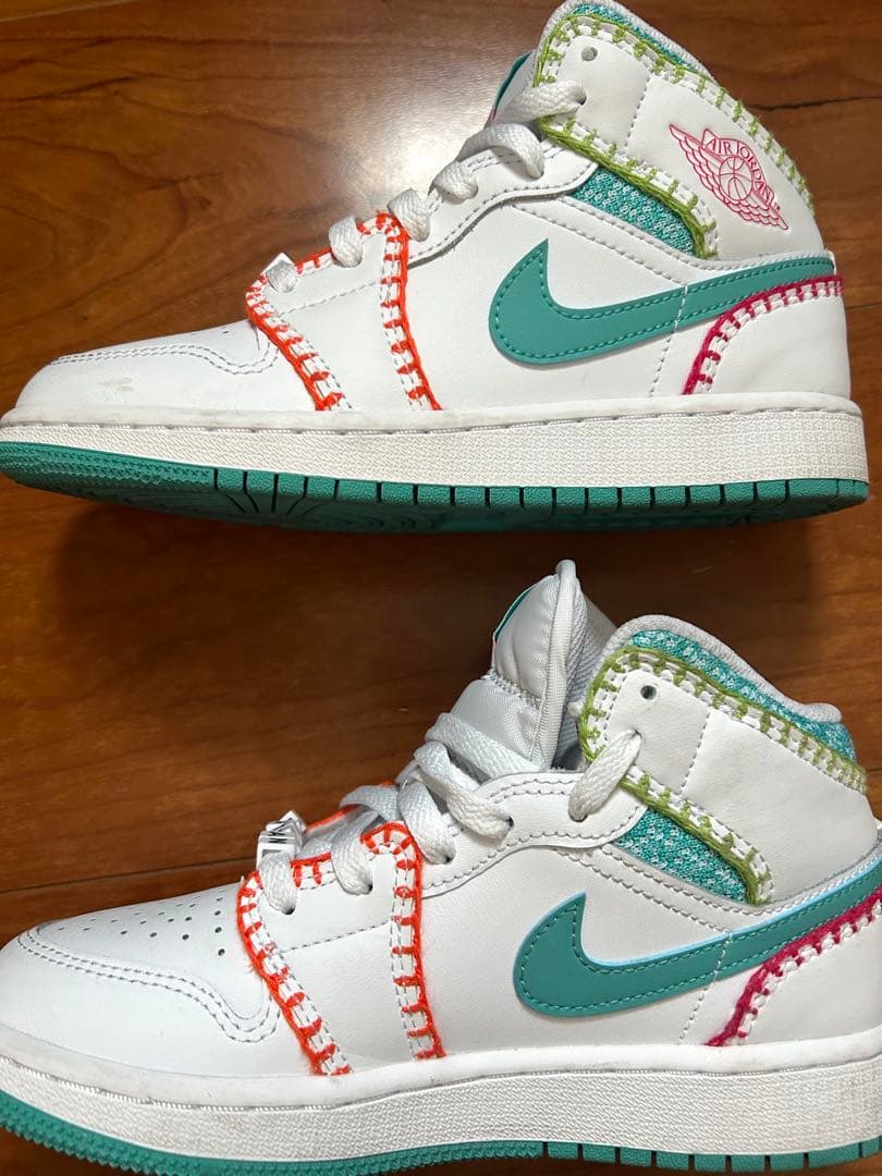 NIKE Air Jordan 1 Mid ホワイト/ターコイズ / オレンジ