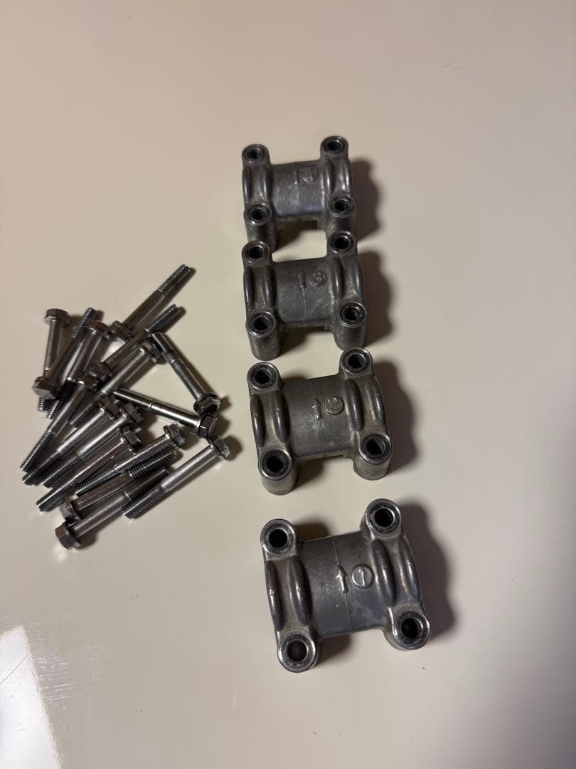 シリンダーヘッド　z1