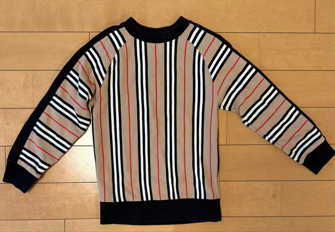 美品　BURBERRY ストライプ長袖トレーナー 8Y