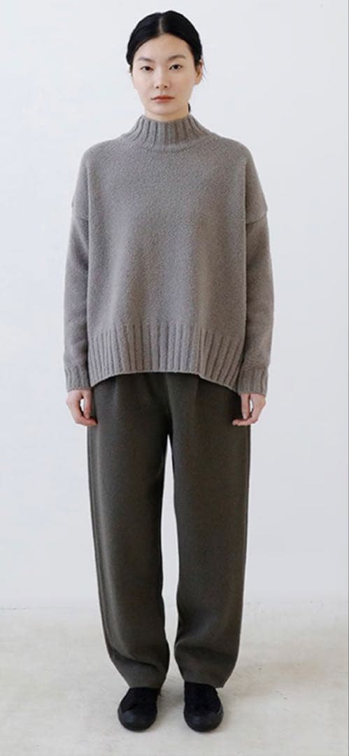 evameva 2025 プレスウールパンツ