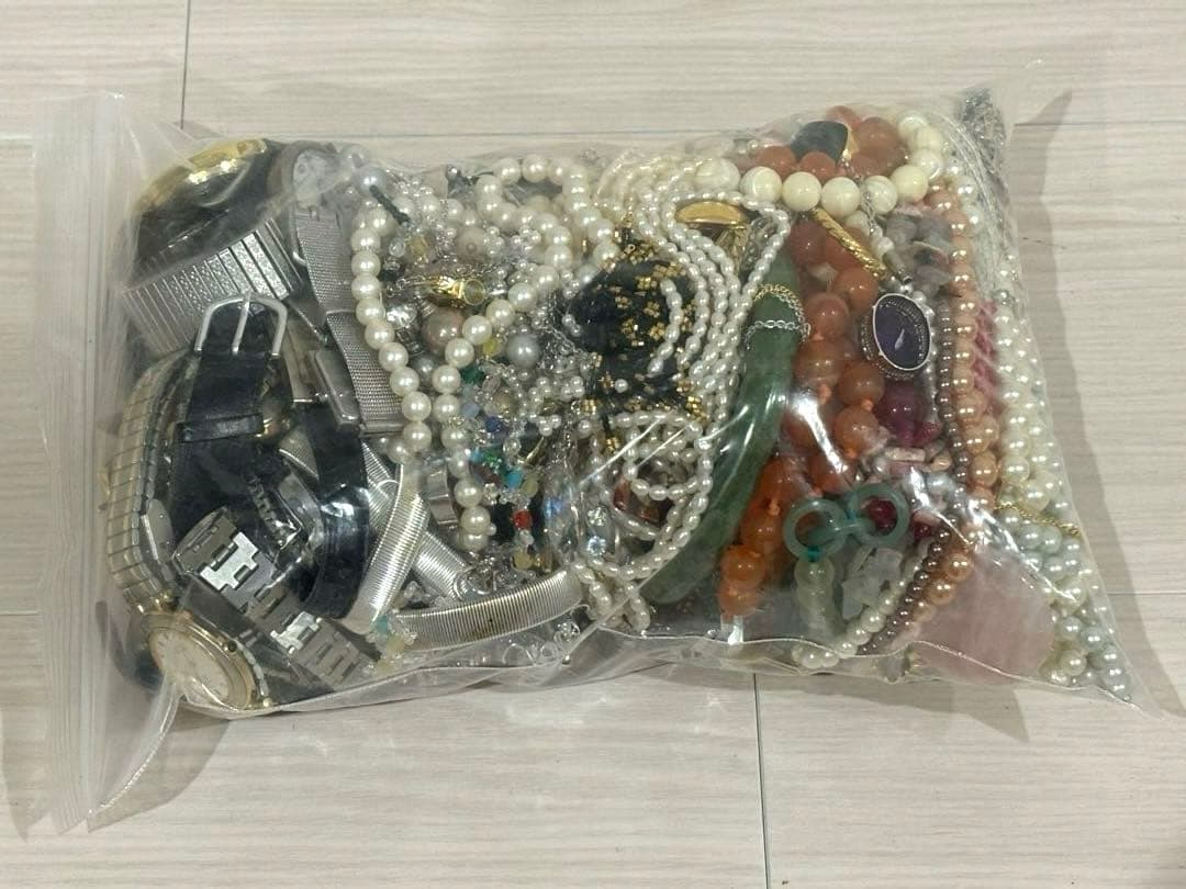 イミテーションアクセサリーまとめ売り約2.7kg