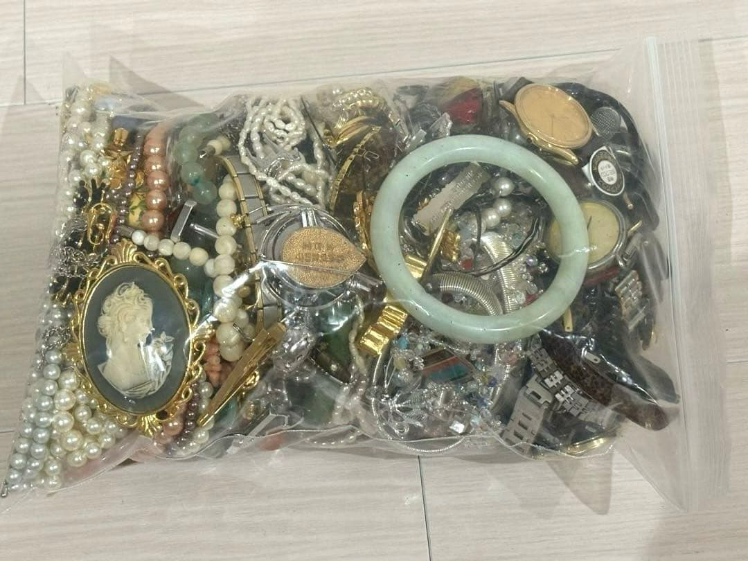 イミテーションアクセサリーまとめ売り約2.7kg