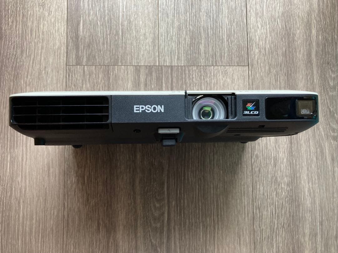 EPSON EB-1785W 映画鑑賞に最適！ スマホからワイヤレスで投写できる