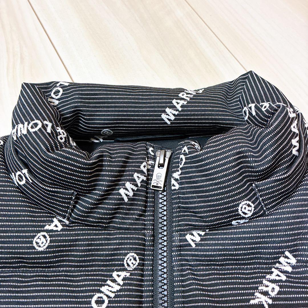 【マークアンドロナ】ロゴ入りストライプ ダウンベスト