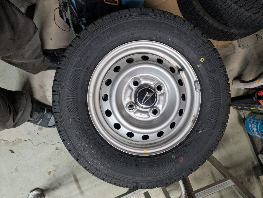 軽トラック新品普通タイヤ25年製ダンロップ12インチ タイヤ・ホイール4本セット