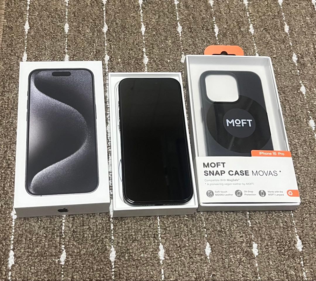 iPhone 15 Pro 128GB MOFT SNAP CASEケース付き。