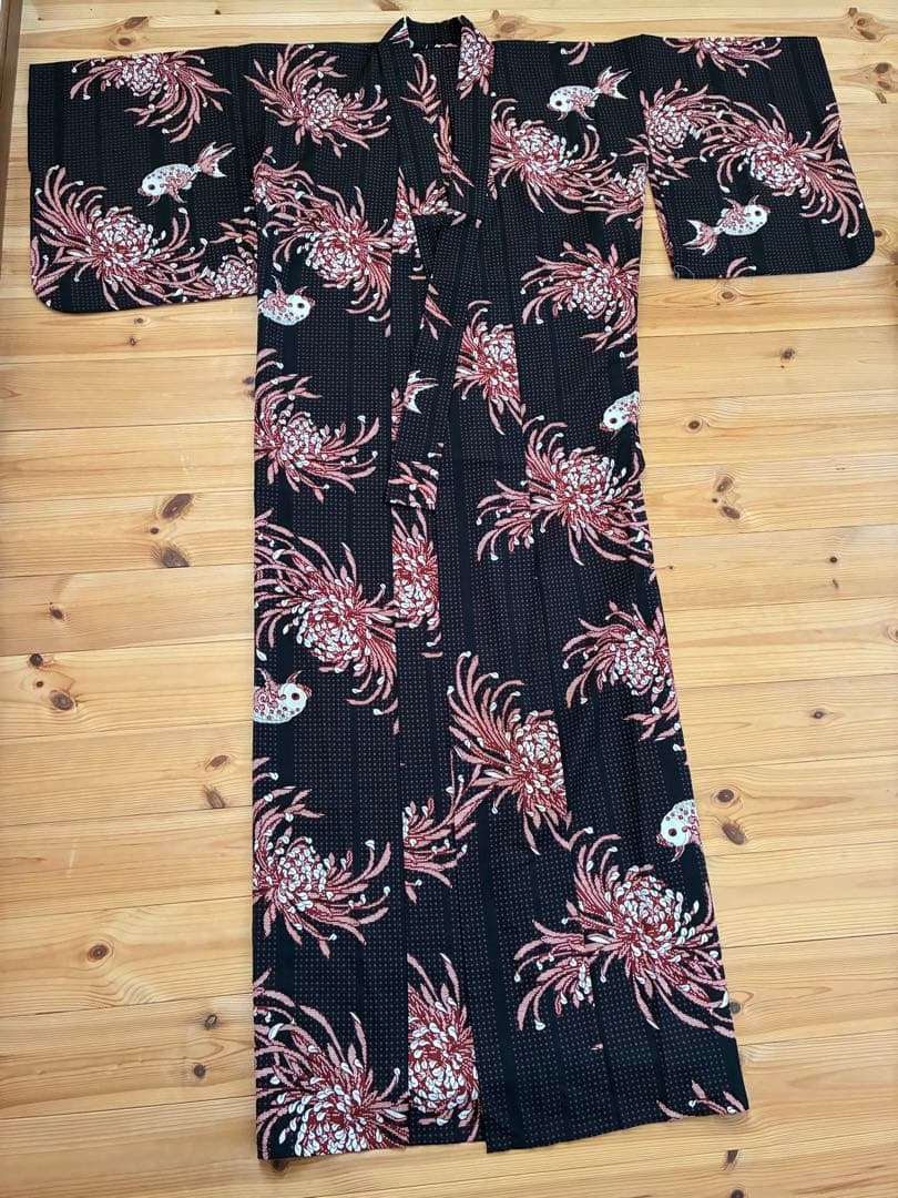 撫松庵　黒地に彼岸花と金魚の柄 浴衣