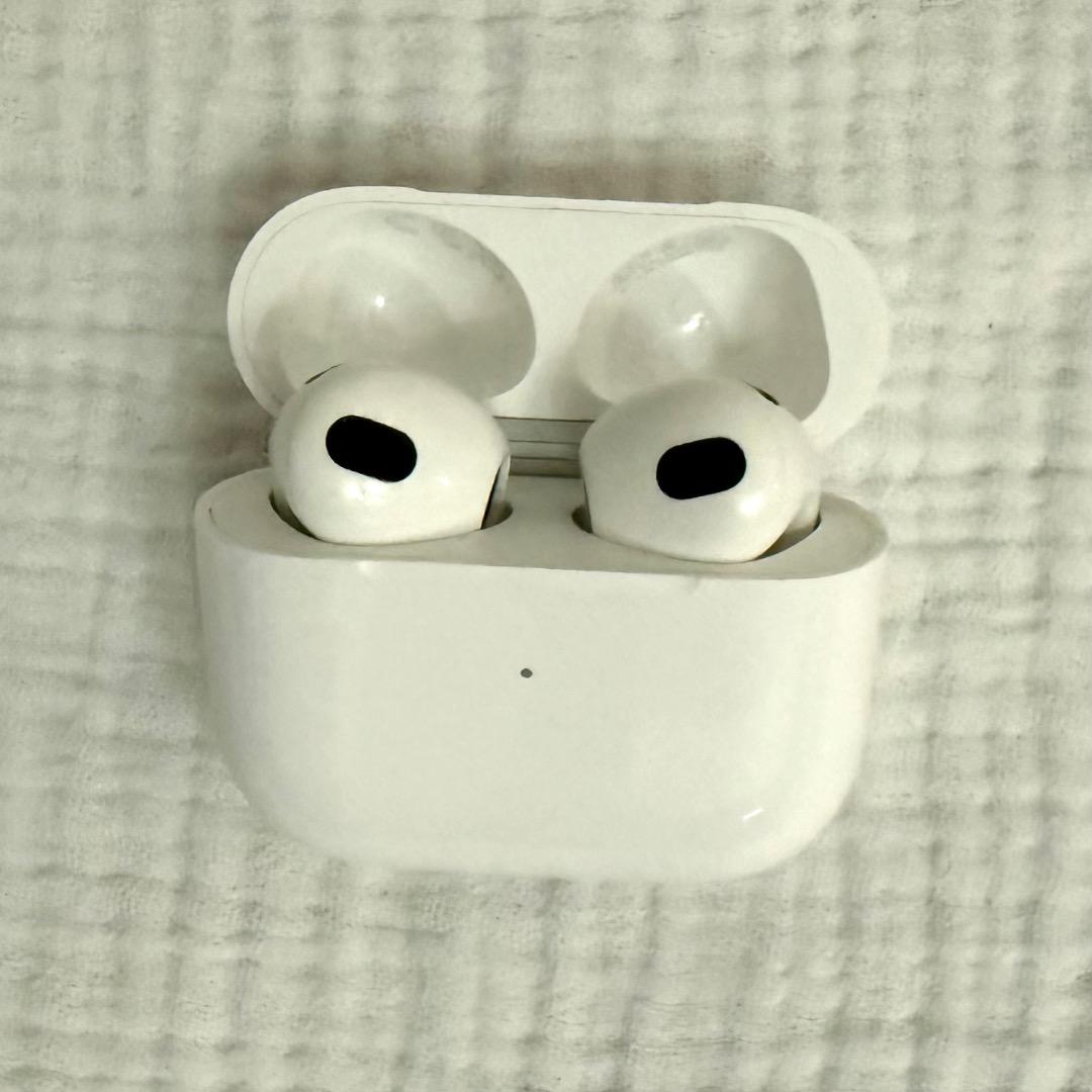 AirPods 3 (本体＋Lightning充電ケース)