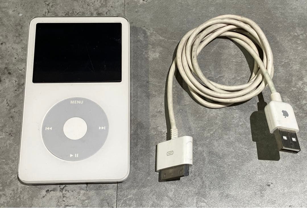 【平成レトロ】iPod Classic ホワイト 30GB USBケーブル付き