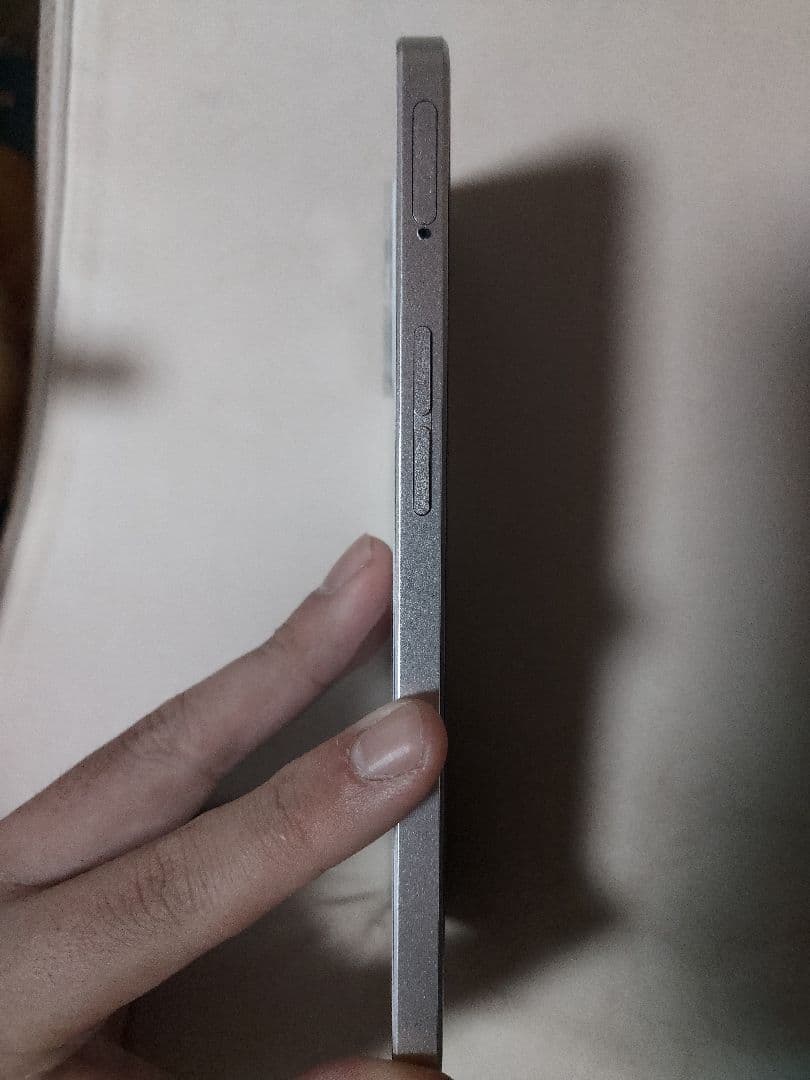 OPPO Reno 9A simフリー　ホワイト　カメラレンズ割れあり