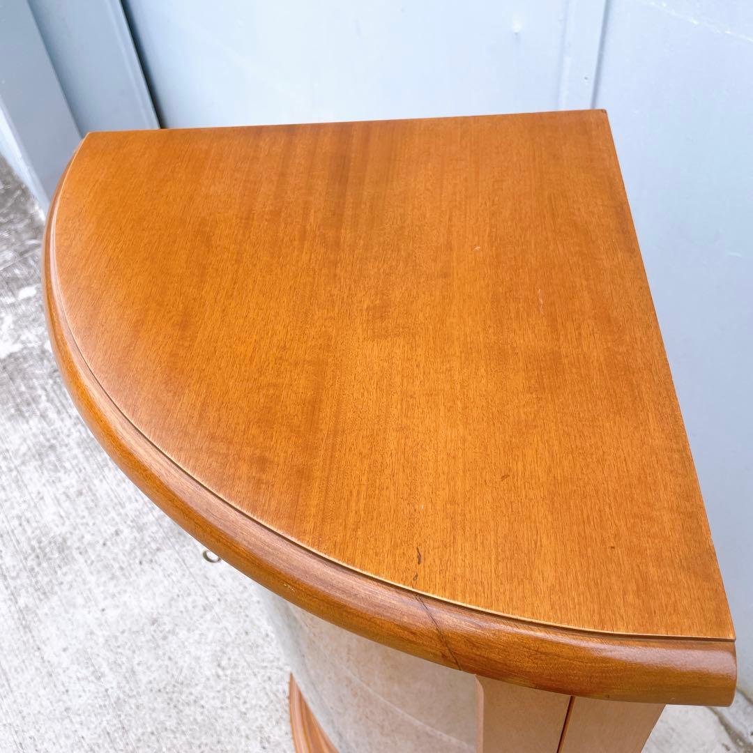 【美品】イタリア製 アンティーク コーナーキャビネット ガラス収納棚 鍵付