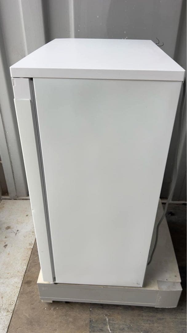 美品アイリスオーヤマIUSN-7A-W 24年型66L